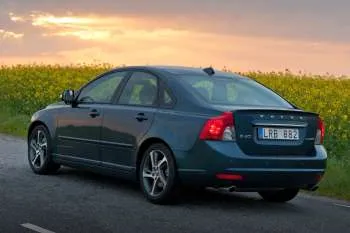Volvo S40 D4 Kinetic – fotka 4