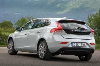 Volvo V40 D4 Summum – fotka 2