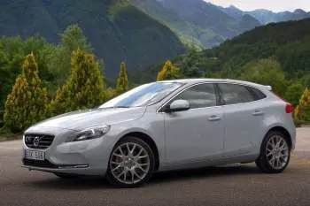 Volvo V40 D4 Summum – fotka 3