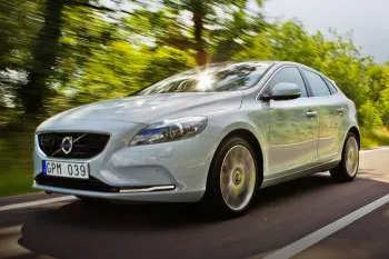Volvo V40 D4 Summum – fotka 4