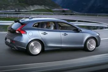 Volvo V40 D4 Summum – fotka 8